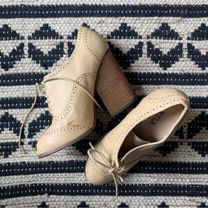 N.Y.L.A. Vintage lace-up block heel